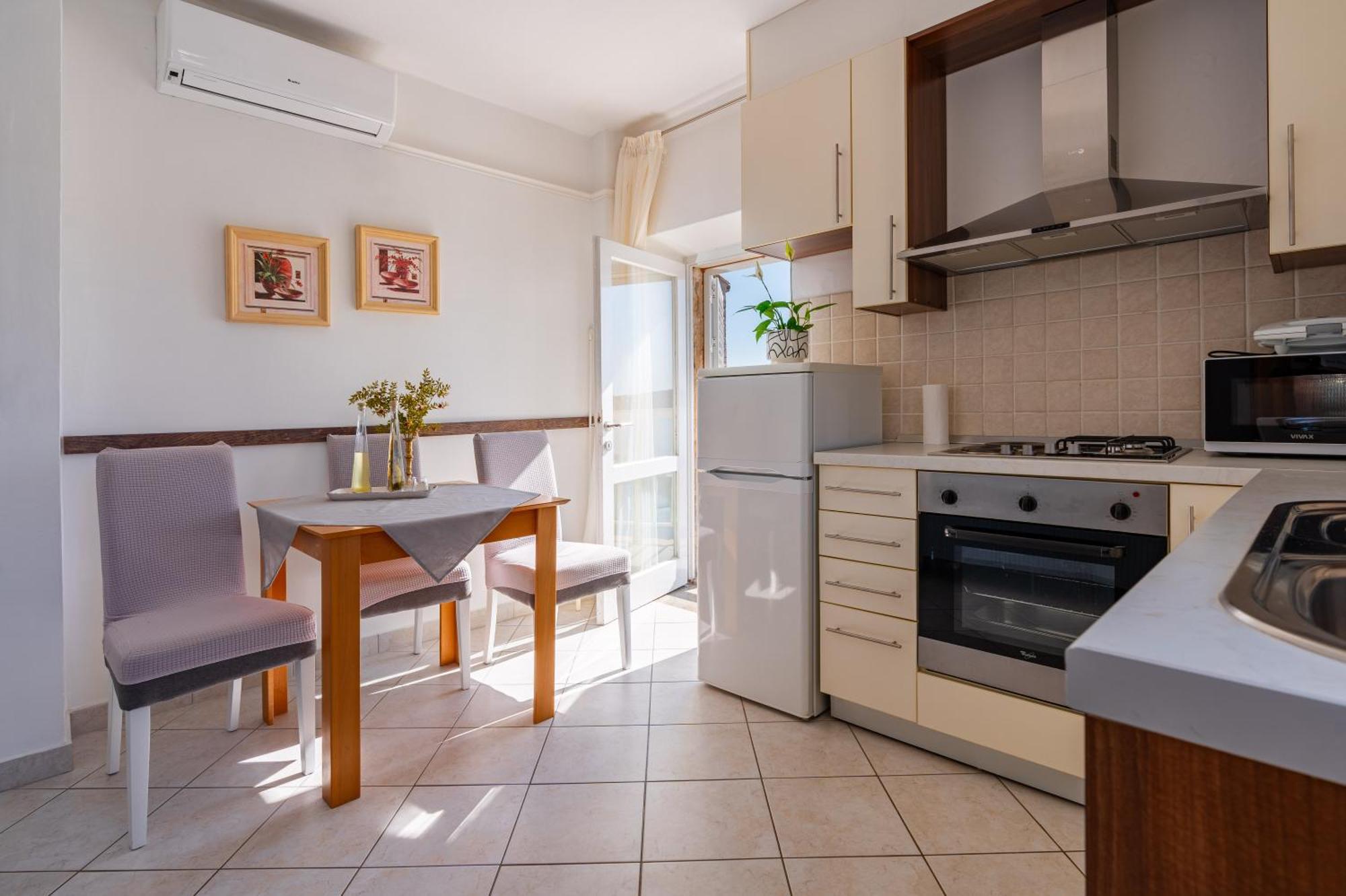 Luka, Punta Jurana Apartman
